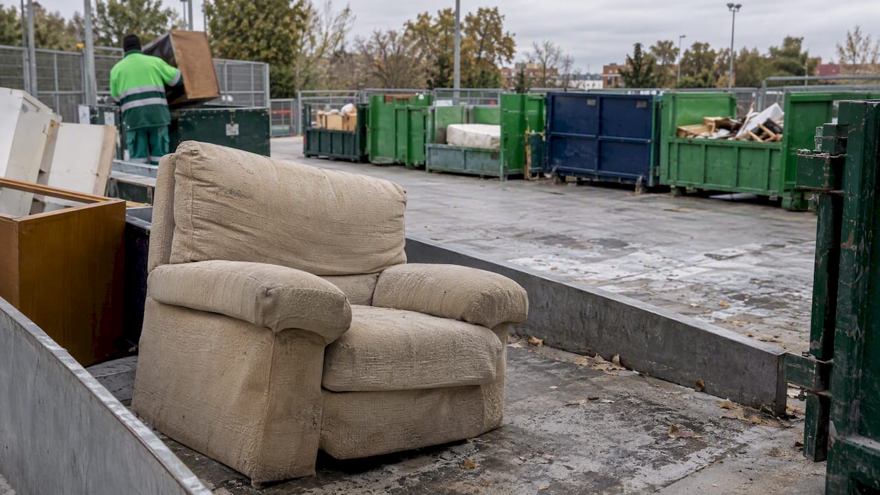 Sillón usado en la zona de residuos del punto limpio
